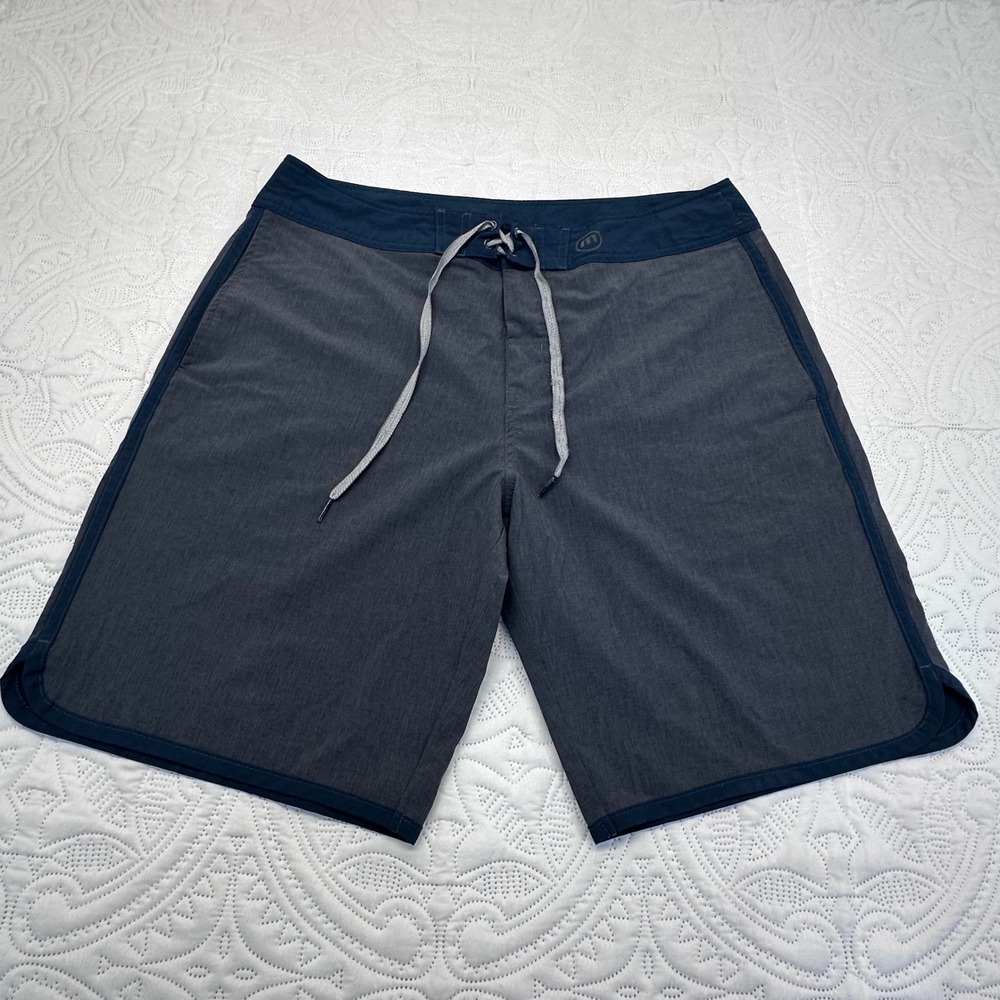 TravisMathew Mens Grey Navy Blue Board Shorts Size L Stretch Swim Trunks
